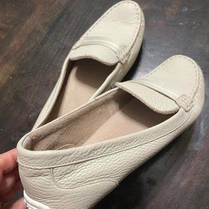 Beutiful Cream-Colored Loafers by Clark's - size 9